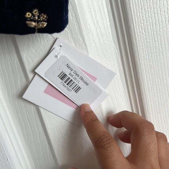 ✨SOLD✨ The Saree room navy blue velvet blouse - Picture 4 of 4